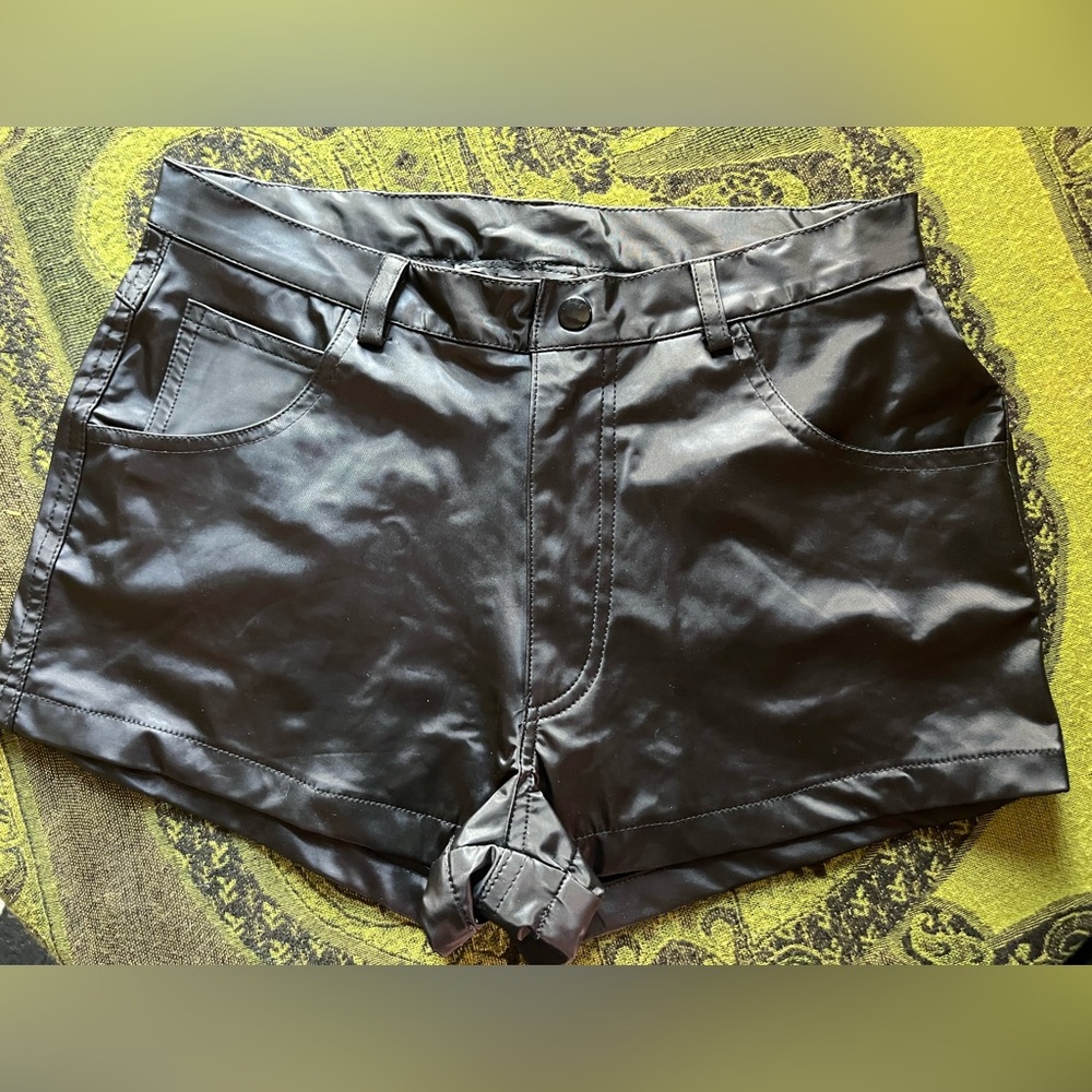 Black shorts🖤🐦‍⬛